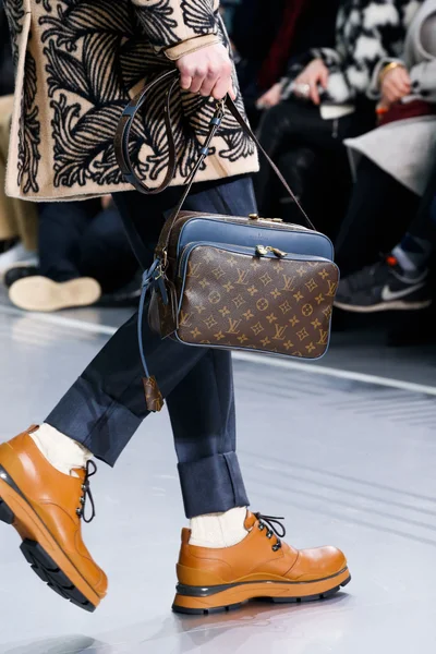 Look 12